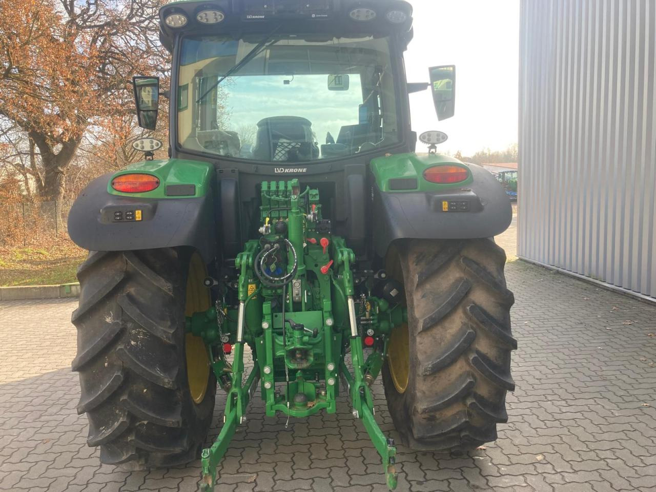 John Deere 6R 130 - Трактор: фото 4 John Deere 6R 130 - Трактор: фото 4