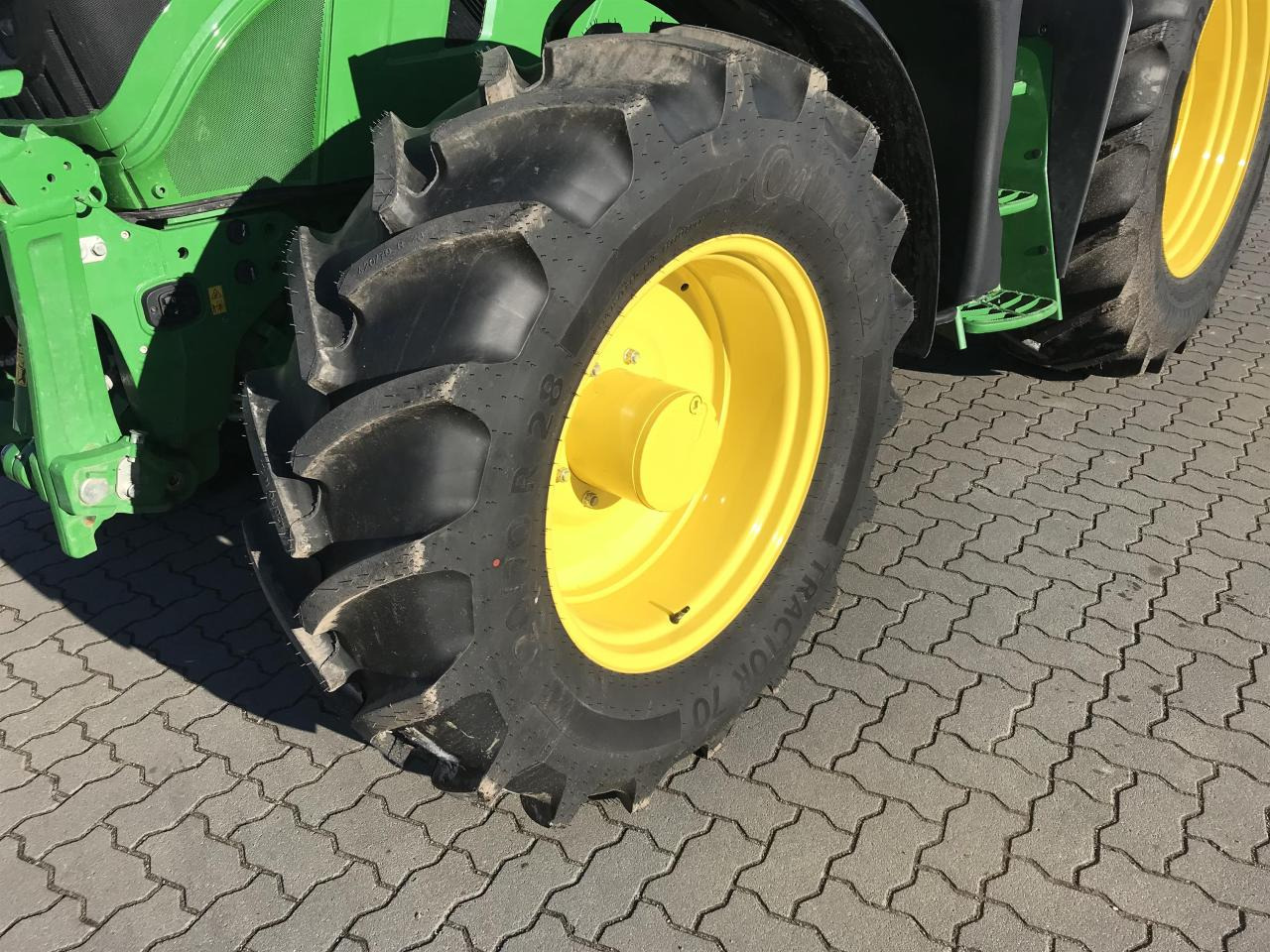 John Deere 6R 130 - Трактор: фото 4 John Deere 6R 130 - Трактор: фото 4