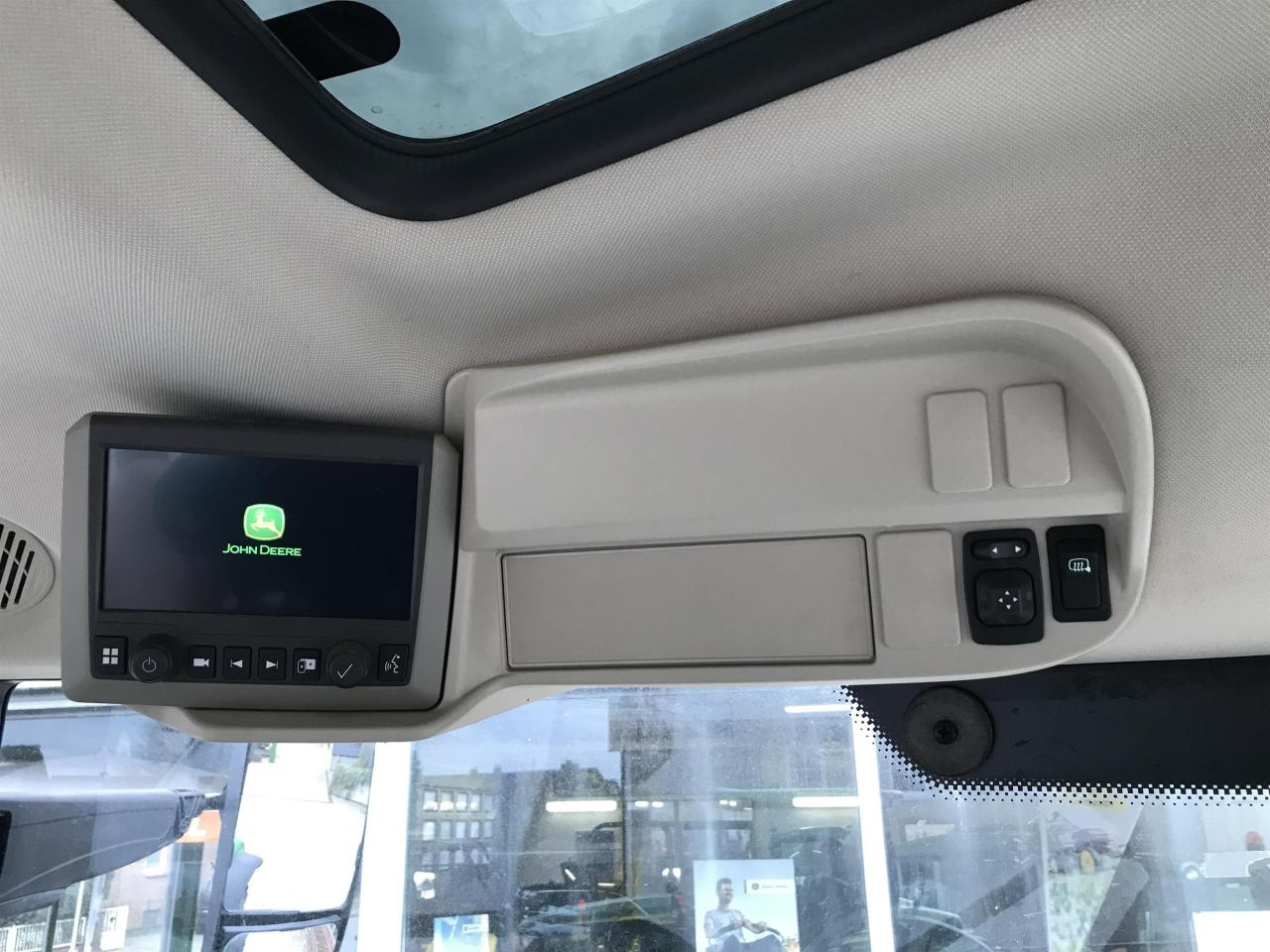 John Deere 6R 140 - Трактор: фото 4 John Deere 6R 140 - Трактор: фото 4