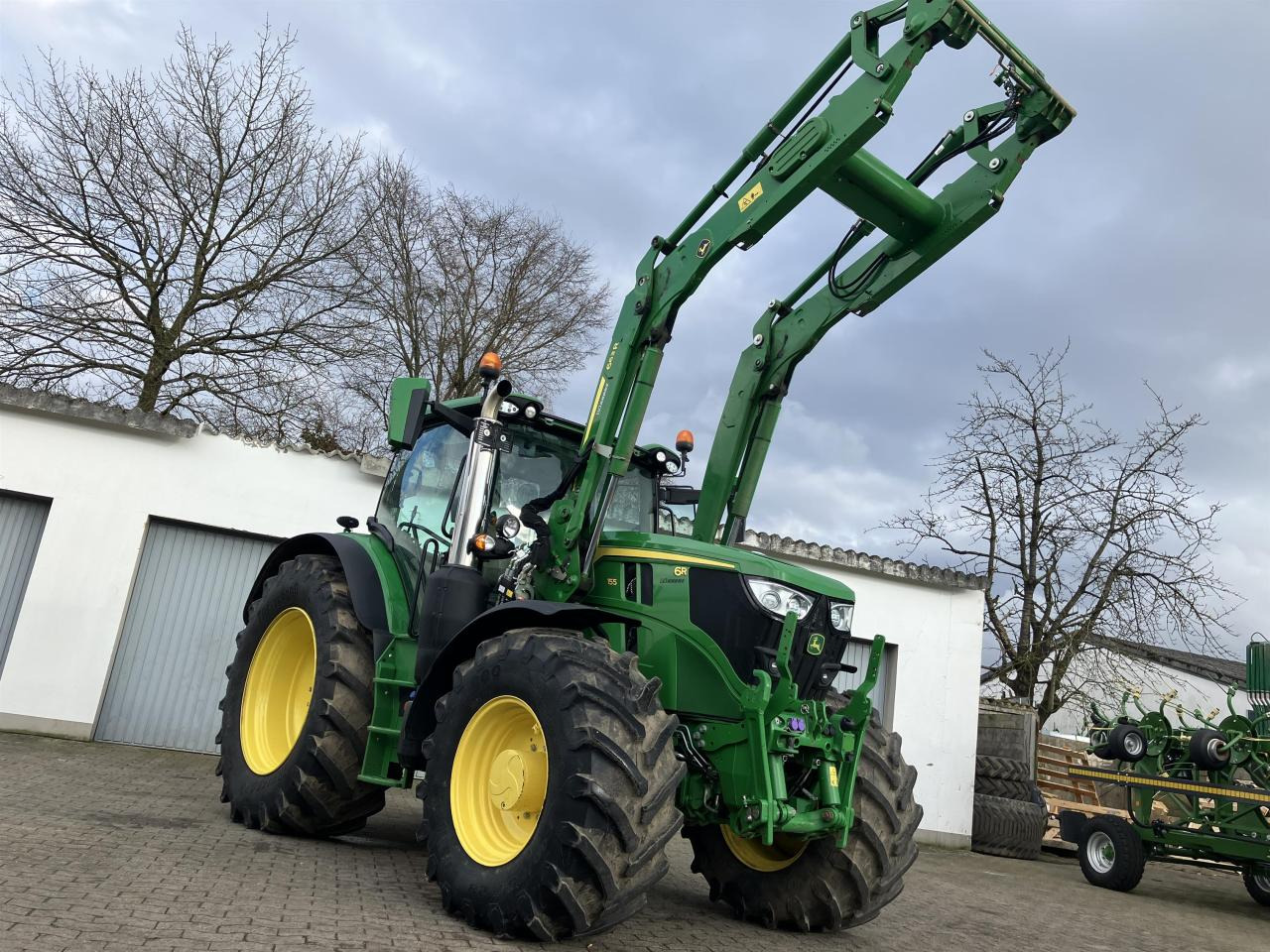 John Deere 6R 155 - Трактор: фото 2 John Deere 6R 155 - Трактор: фото 2