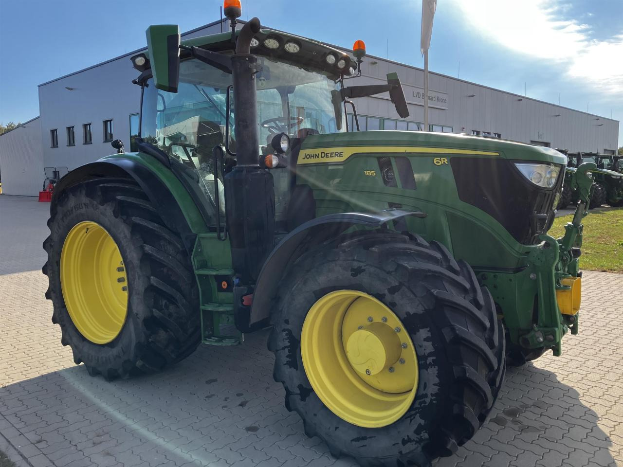 John Deere 6R 185 - Трактор: фото 2 John Deere 6R 185 - Трактор: фото 2