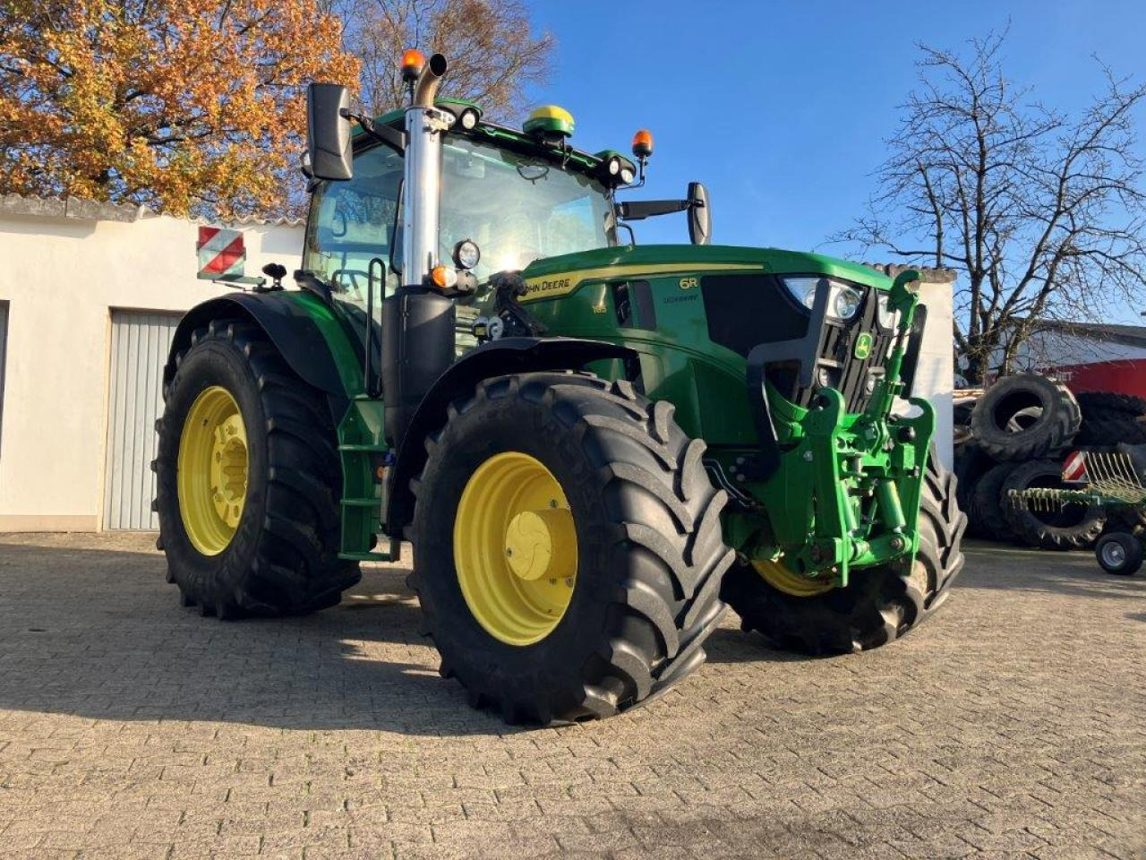 John Deere 6R 185 - Трактор: фото 2 John Deere 6R 185 - Трактор: фото 2