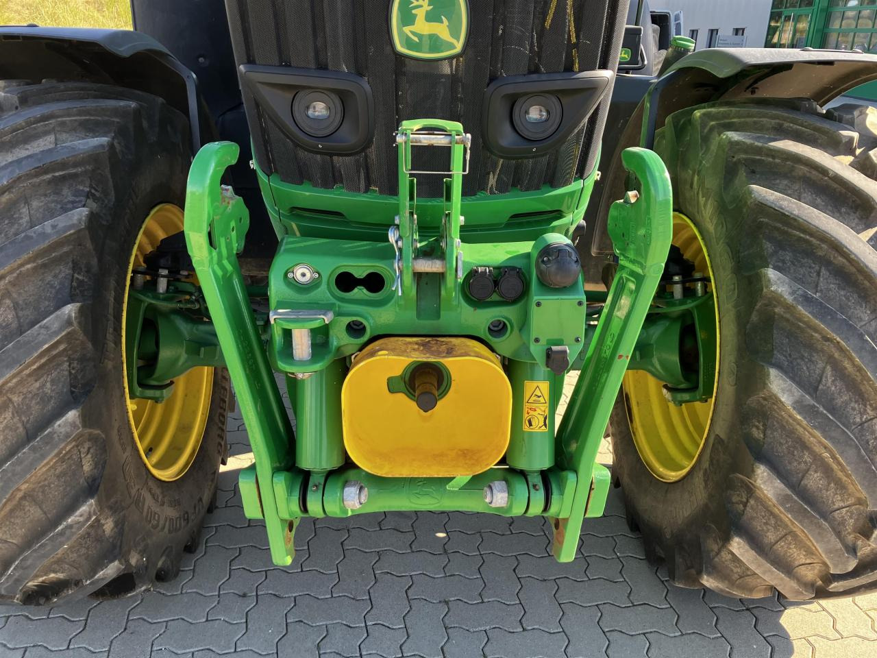 John Deere 6R 185 - Трактор: фото 4 John Deere 6R 185 - Трактор: фото 4