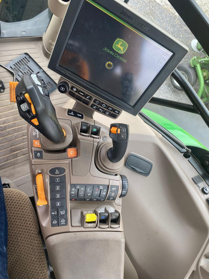 John Deere 6R 185 - Трактор: фото 4 John Deere 6R 185 - Трактор: фото 4