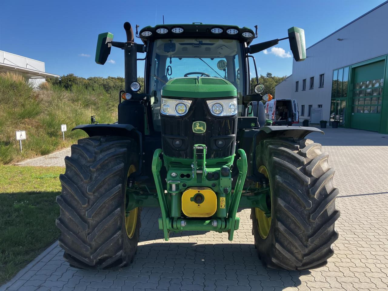 John Deere 6R 185 - Трактор: фото 3 John Deere 6R 185 - Трактор: фото 3
