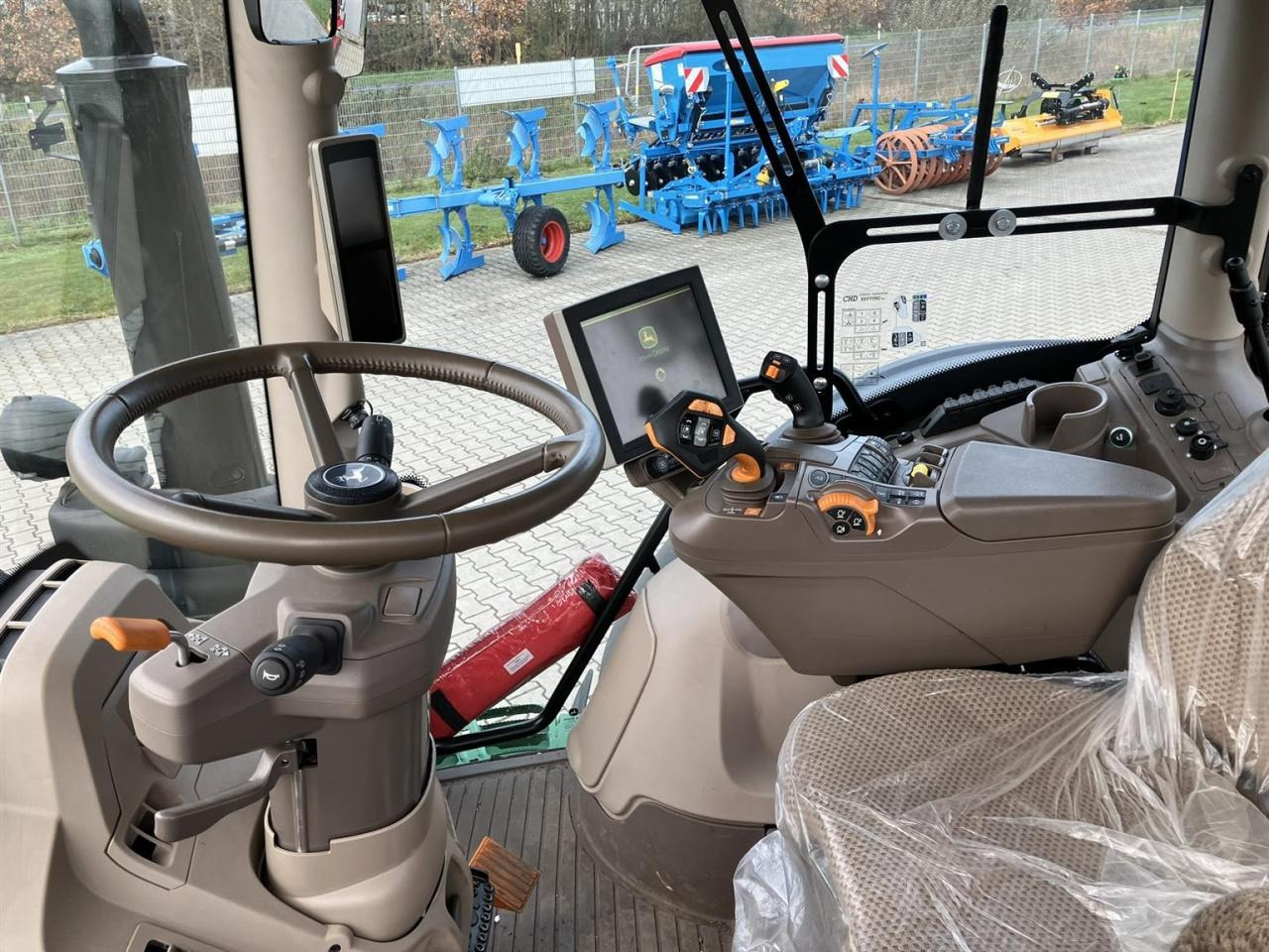 John Deere 6R 185 - Трактор: фото 5 John Deere 6R 185 - Трактор: фото 5