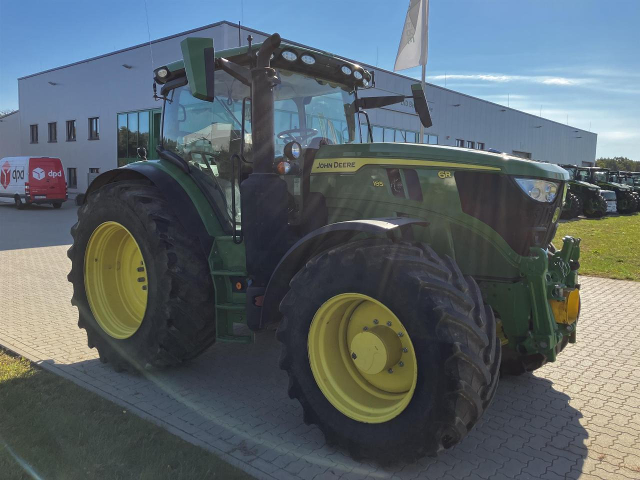 John Deere 6R 185 - Трактор: фото 2 John Deere 6R 185 - Трактор: фото 2