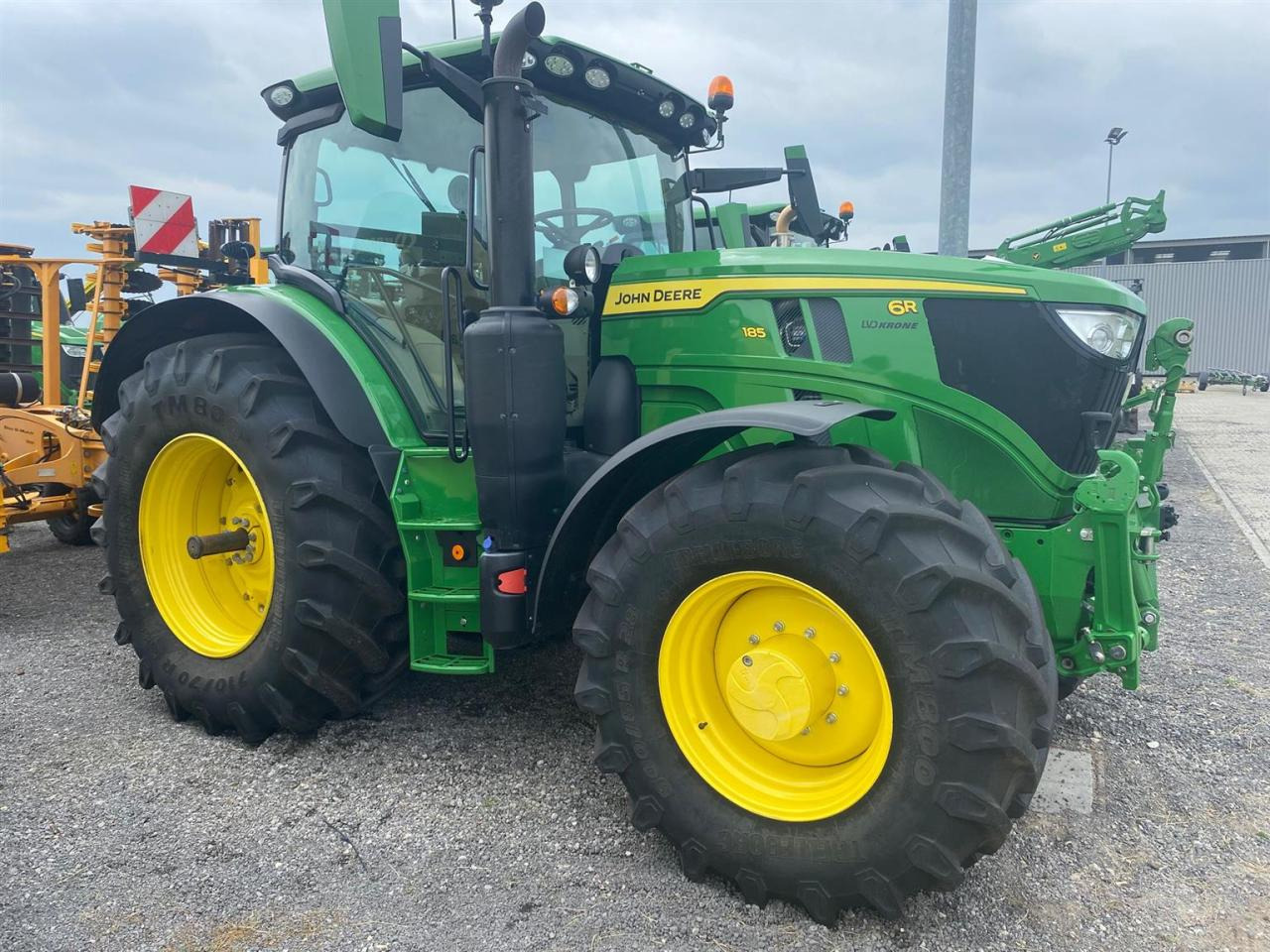 John Deere 6R 185 - Трактор: фото 3 John Deere 6R 185 - Трактор: фото 3