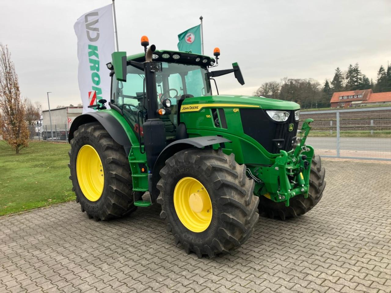 John Deere 6R 195 - Трактор: фото 2 John Deere 6R 195 - Трактор: фото 2