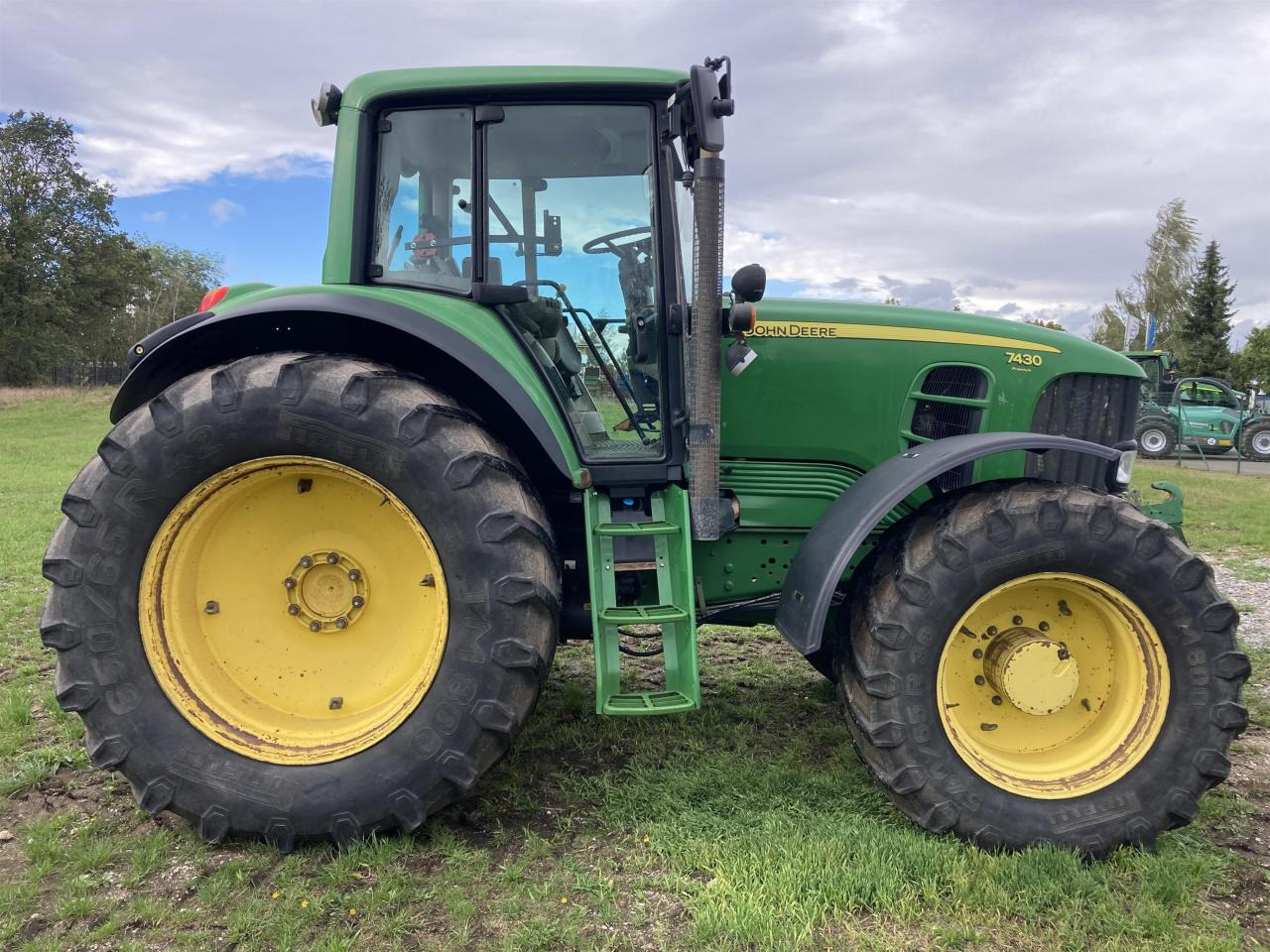 John Deere 7430 - Трактор: фото 4 John Deere 7430 - Трактор: фото 4