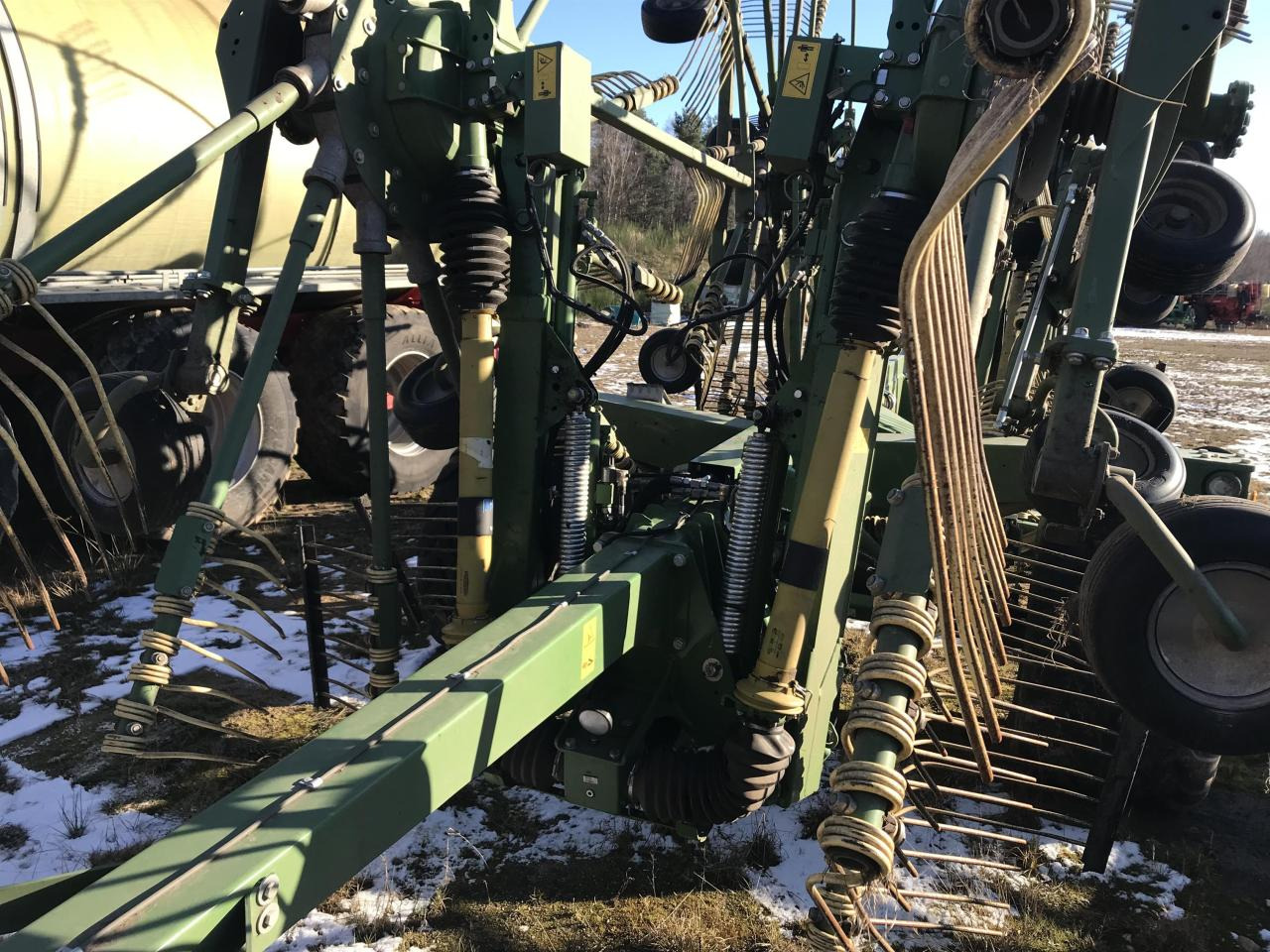 Krone Swadro 1400 Plus - Сіноворушилка: фото 5 Krone Swadro 1400 Plus - Сіноворушилка: фото 5