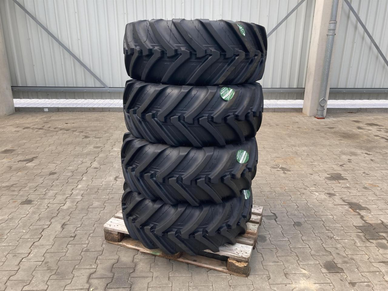 Michelin 400/70R20 - Шина в категорії Сільськогосподарська техніка: фото 1 Michelin 400/70R20 - Шина в категорії Сільськогосподарська техніка: фото 1