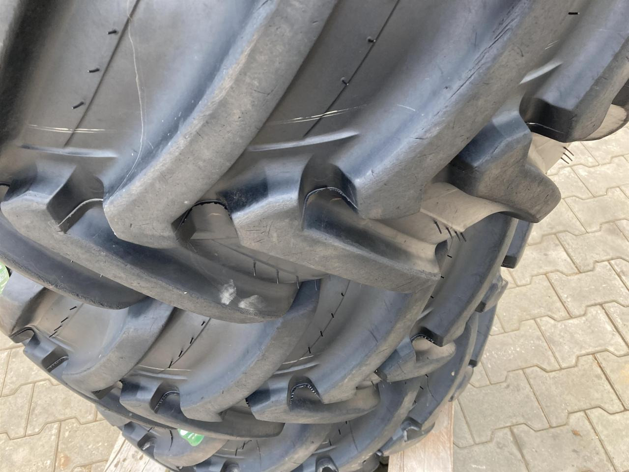 Michelin 400/70R20 - Шина в категорії Сільськогосподарська техніка: фото 3 Michelin 400/70R20 - Шина в категорії Сільськогосподарська техніка: фото 3
