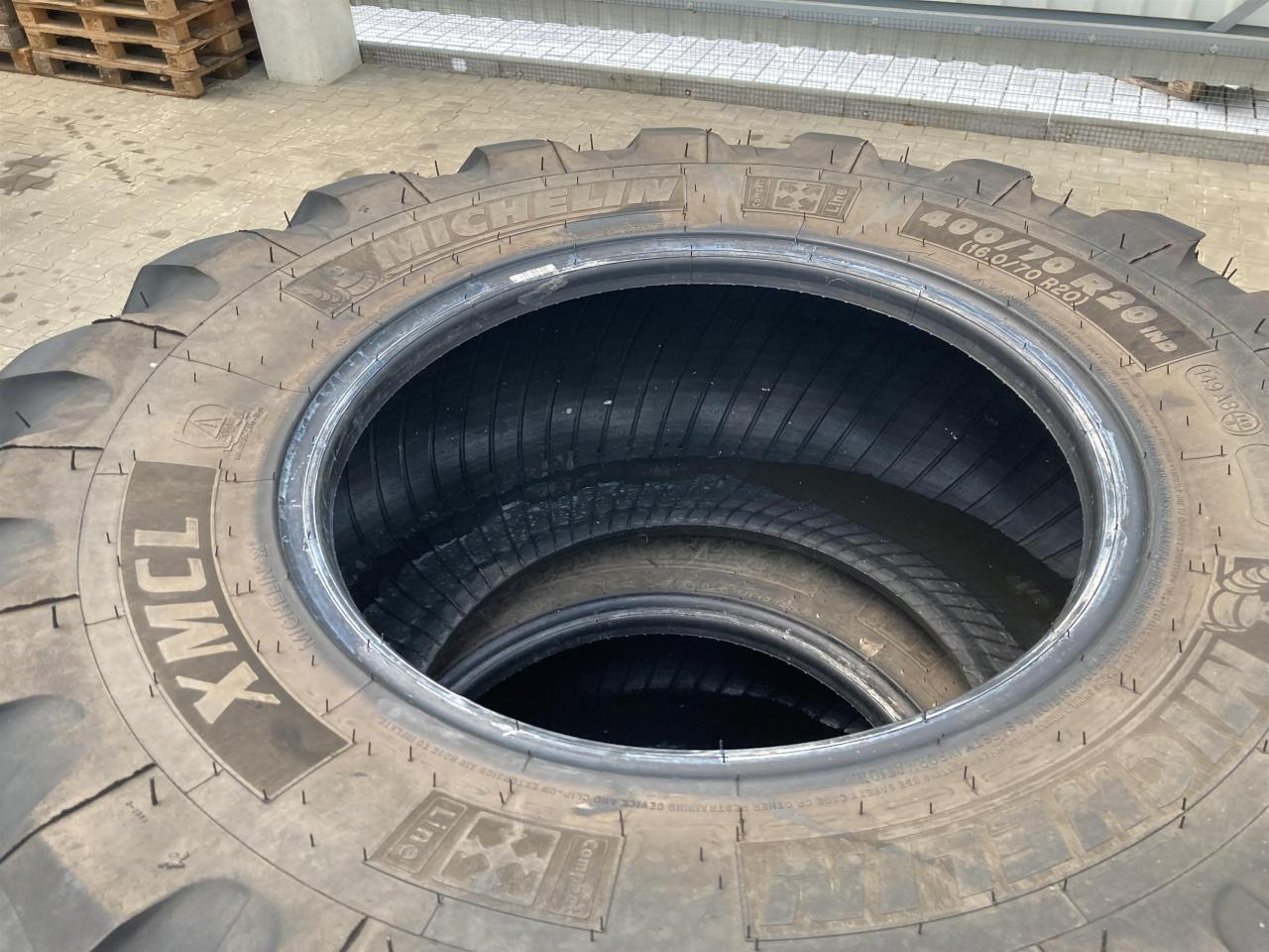 Michelin 400/70R20 - Шина в категорії Сільськогосподарська техніка: фото 2 Michelin 400/70R20 - Шина в категорії Сільськогосподарська техніка: фото 2