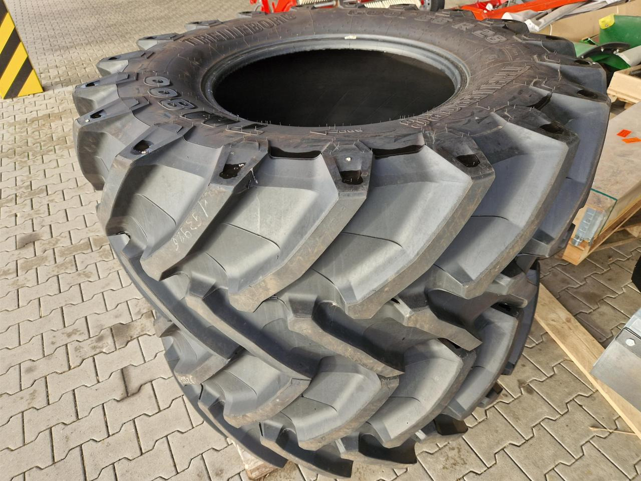 Trelleborg 600/65R28 - Шина в категорії Сільськогосподарська техніка: фото 1 Trelleborg 600/65R28 - Шина в категорії Сільськогосподарська техніка: фото 1