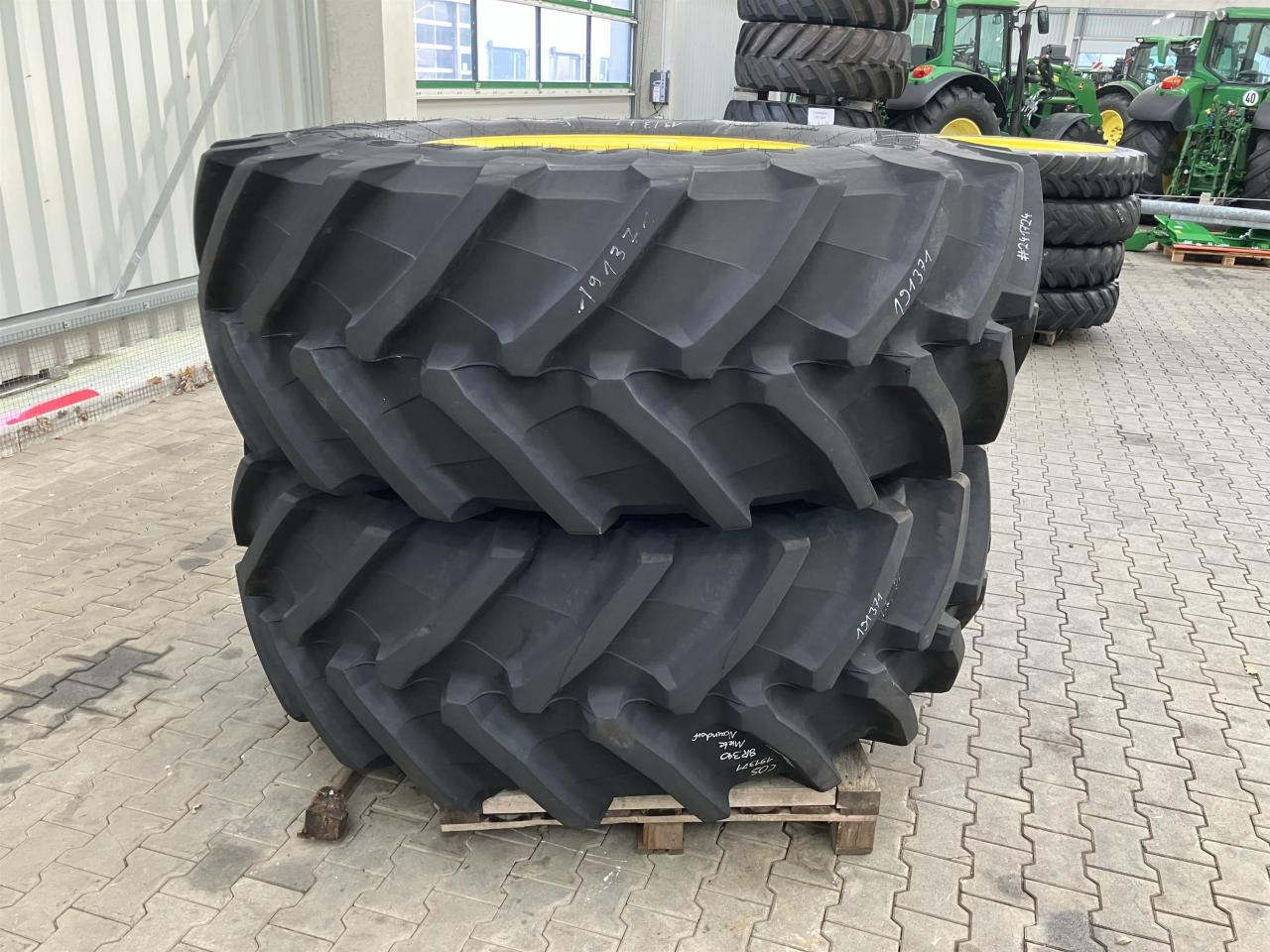Trelleborg 650/85R38 - Шина в категорії Сільськогосподарська техніка: фото 3 Trelleborg 650/85R38 - Шина в категорії Сільськогосподарська техніка: фото 3