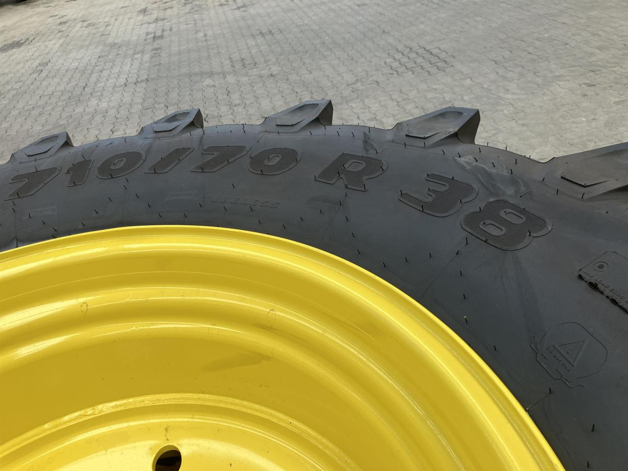 Trelleborg 710/70R38 - Шина в категорії Сільськогосподарська техніка: фото 2 Trelleborg 710/70R38 - Шина в категорії Сільськогосподарська техніка: фото 2