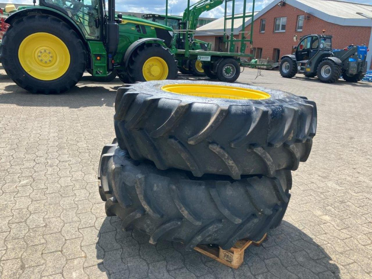 Vredestein 420/85R30 - Шина в категорії Сільськогосподарська техніка: фото 3 Vredestein 420/85R30 - Шина в категорії Сільськогосподарська техніка: фото 3