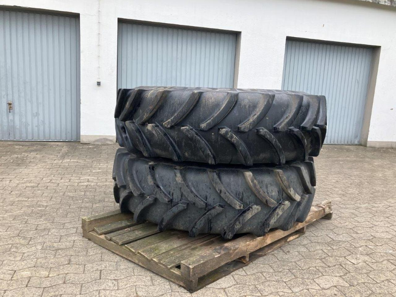 Vredestein 520/85R42 - Шина в категорії Сільськогосподарська техніка: фото 1 Vredestein 520/85R42 - Шина в категорії Сільськогосподарська техніка: фото 1