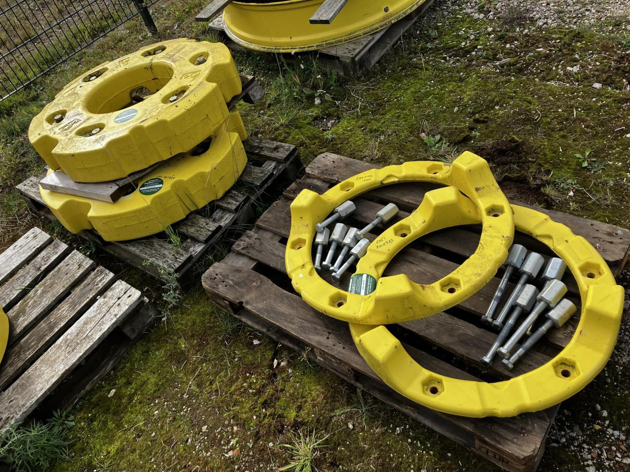 John Deere 70 kg + 530 kg - Запчастини в категорії Сільськогосподарська техніка: фото 1 John Deere 70 kg + 530 kg - Запчастини в категорії Сільськогосподарська техніка: фото 1