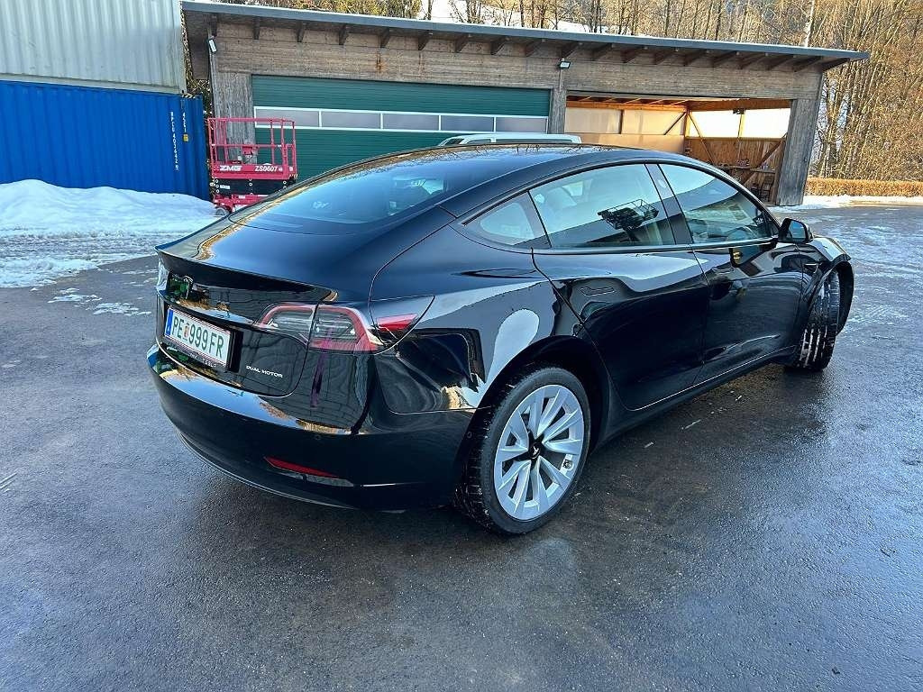 Tesla Model 3 Long Range - Легковий автомобіль: фото 1 Tesla Model 3 Long Range - Легковий автомобіль: фото 1