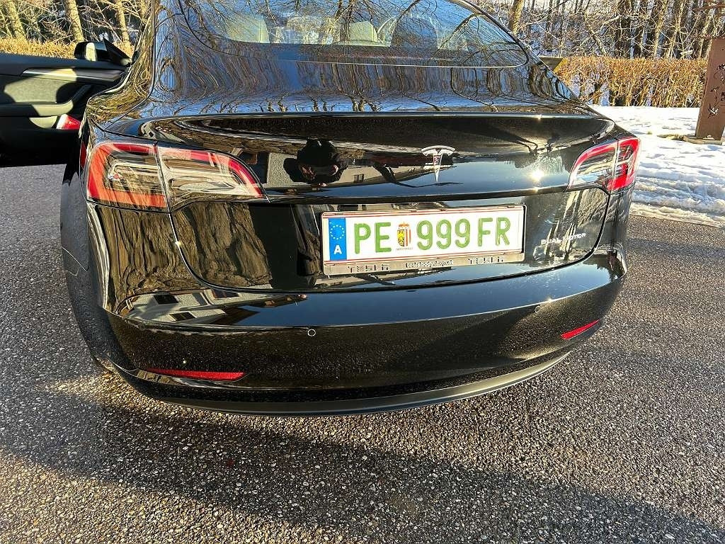 Tesla Model 3 Long Range - Легковий автомобіль: фото 4 Tesla Model 3 Long Range - Легковий автомобіль: фото 4