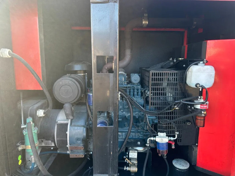 Europower EPUS44TDE Kubota Leroy Somer 44 kVA Supersilent Rental generatorset - Електричний генератор: фото 5 Europower EPUS44TDE Kubota Leroy Somer 44 kVA Supersilent Rental generatorset - Електричний генератор: фото 5