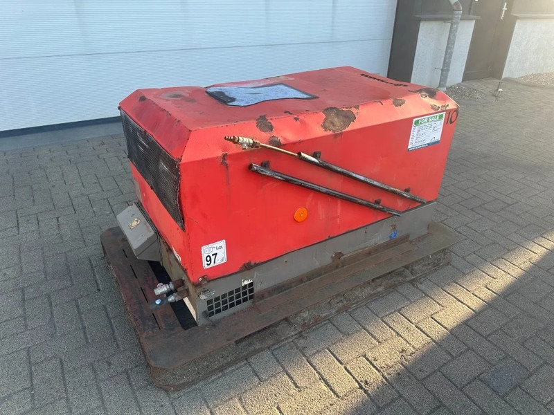 Ingersoll Rand 720 R1051SF Kubota D1005 Diesel Compressor 2000 L / min 17.5 kW 8.6 Bar - Повітряний компресор: фото 2 Ingersoll Rand 720 R1051SF Kubota D1005 Diesel Compressor 2000 L / min 17.5 kW 8.6 Bar - Повітряний компресор: фото 2