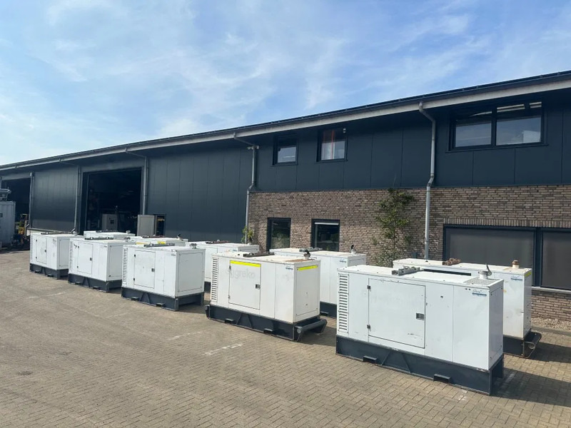 Iveco FPT NEF45 SM1A.A004 Stamford 60 kVA Silent Renrtal generatorset - Електричний генератор: фото 2 Iveco FPT NEF45 SM1A.A004 Stamford 60 kVA Silent Renrtal generatorset - Електричний генератор: фото 2