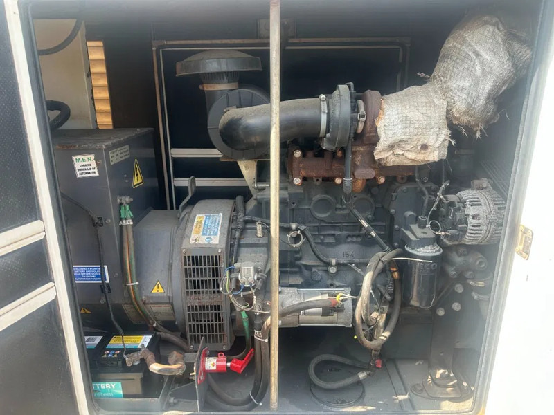 Iveco FPT NEF45 SM1A.A004 Stamford 60 kVA Silent Renrtal generatorset - Електричний генератор: фото 3 Iveco FPT NEF45 SM1A.A004 Stamford 60 kVA Silent Renrtal generatorset - Електричний генератор: фото 3