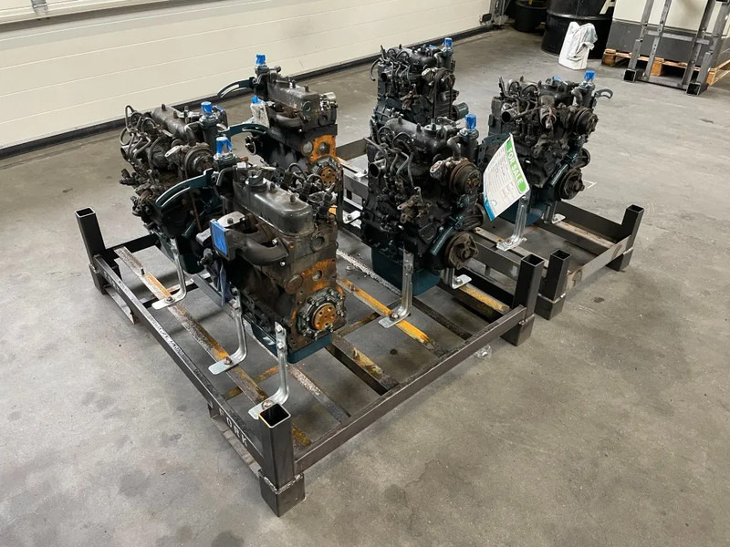 Kubota D722 dieselmotor 3 cilinder 18 PK (4stuks!) - Двигун в категорії Вантажно-розвантажувальна техніка: фото 1 Kubota D722 dieselmotor 3 cilinder 18 PK (4stuks!) - Двигун в категорії Вантажно-розвантажувальна техніка: фото 1