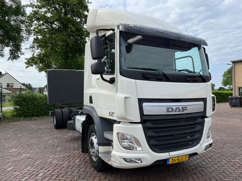 DAF CF 260 CF 260 FA CHASSIS CABINE EURO 6 - Вантажівка шасі: фото 4 DAF CF 260 CF 260 FA CHASSIS CABINE EURO 6 - Вантажівка шасі: фото 4