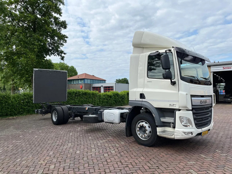 DAF CF 260 CF 260 FA CHASSIS CABINE EURO 6 - Вантажівка шасі: фото 5 DAF CF 260 CF 260 FA CHASSIS CABINE EURO 6 - Вантажівка шасі: фото 5