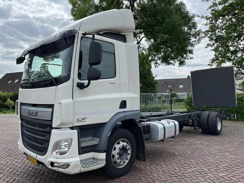 DAF CF 260 CF 260 FA CHASSIS CABINE EURO 6 - Вантажівка шасі: фото 1 DAF CF 260 CF 260 FA CHASSIS CABINE EURO 6 - Вантажівка шасі: фото 1