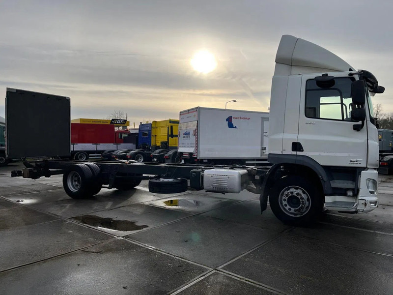 DAF CF 260 CF 260 FA CHASSIS CABINE EURO 6 - Вантажівка шасі: фото 4 DAF CF 260 CF 260 FA CHASSIS CABINE EURO 6 - Вантажівка шасі: фото 4