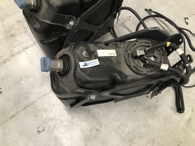 Mercedes-Benz Ad-blue tank met vlotter en steun - Бак AdBlue в категорії Вантажівки: фото 2 Mercedes-Benz Ad-blue tank met vlotter en steun - Бак AdBlue в категорії Вантажівки: фото 2