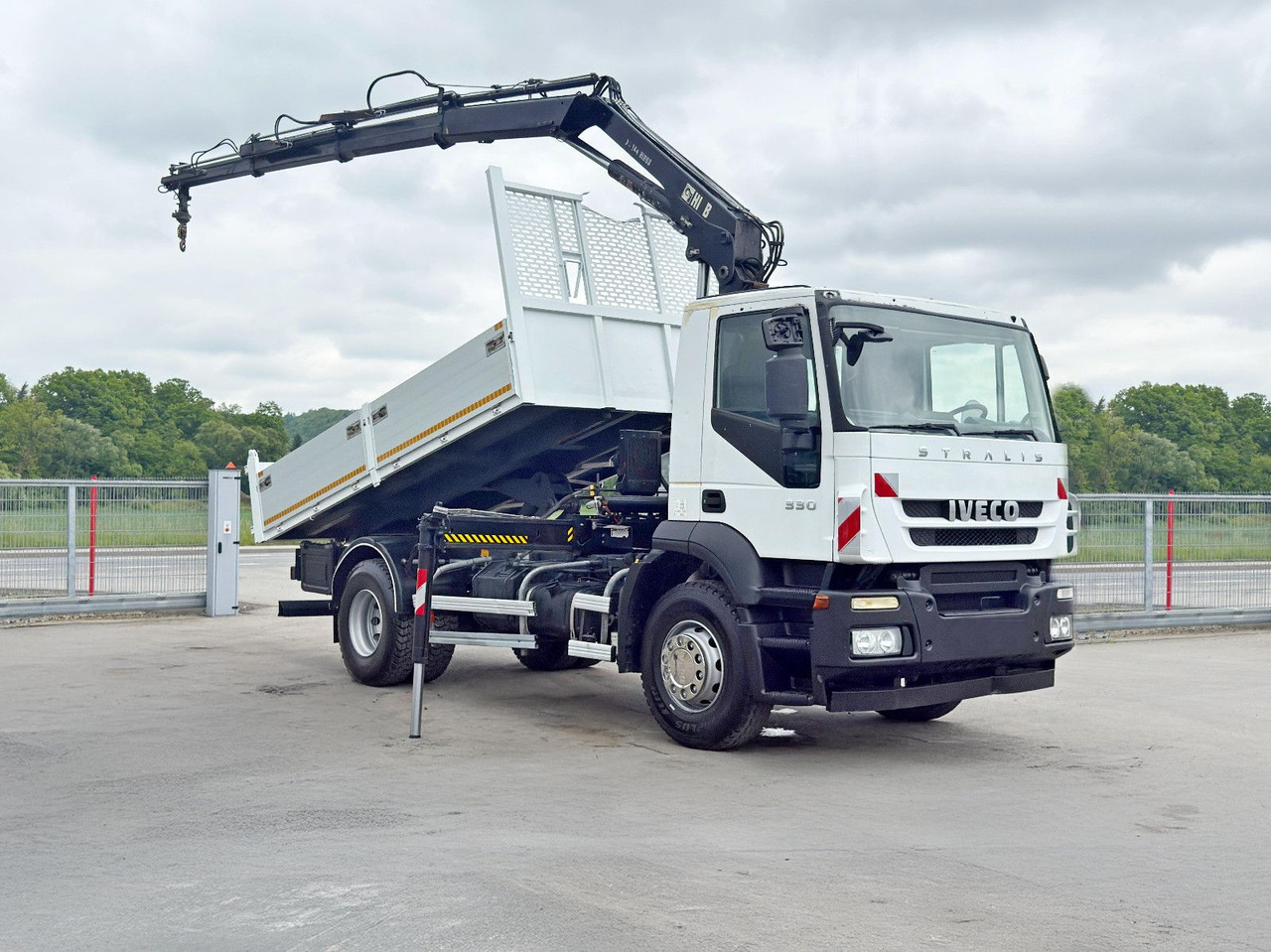 Iveco STRALIS 330 *HIAB 144 BS-3 HIDUO* TOPZUSTAND - Самоскид вантажівка, Вантажівка з маніпулятором: фото 2 Iveco STRALIS 330 *HIAB 144 BS-3 HIDUO* TOPZUSTAND - Самоскид вантажівка, Вантажівка з маніпулятором: фото 2