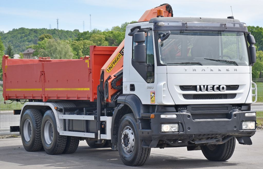 Iveco TRAKKER 360 * Kipper 5,60m* KRAN /FUNK * 6x4 Iveco TRAKKER 360 * Kipper 5,60m* KRAN /FUNK * 6x4 - Вантажівка з маніпулятором, Самоскид вантажівка: фото 3 Iveco TRAKKER 360 * Kipper 5,60m* KRAN /FUNK * 6x4 Iveco TRAKKER 360 * Kipper 5,60m* KRAN /FUNK * 6x4 - Вантажівка з маніпулятором, Самоскид вантажівка: фото 3