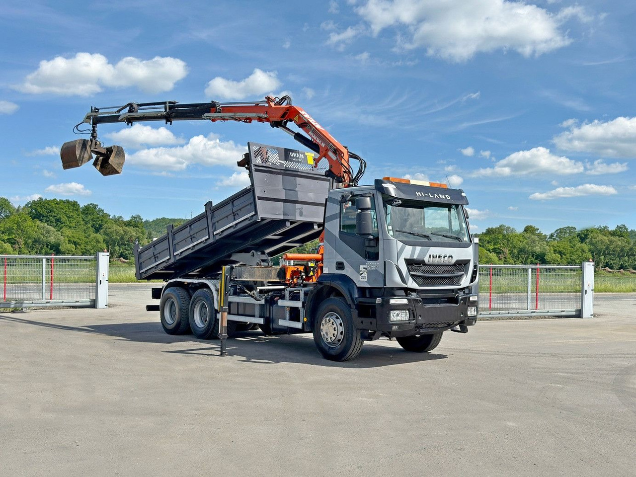 Iveco TRAKKER 410*Kipper 5,20m*ATLAS 165.2E * FUNK/6x4 Iveco TRAKKER 410*Kipper 5,20m*ATLAS 165.2E * FUNK/6x4 - Вантажівка з маніпулятором, Самоскид вантажівка: фото 2 Iveco TRAKKER 410*Kipper 5,20m*ATLAS 165.2E * FUNK/6x4 Iveco TRAKKER 410*Kipper 5,20m*ATLAS 165.2E * FUNK/6x4 - Вантажівка з маніпулятором, Самоскид вантажівка: фото 2