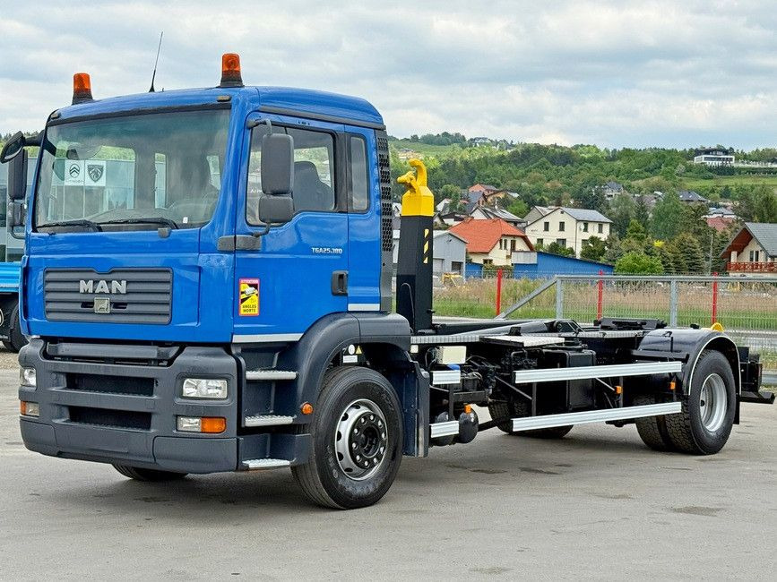 MAN TGA 18.310 Abrollkipper * Top Zustand! MAN TGA 18.310 Abrollkipper * Top Zustand! - Гаковий мультиліфт вантажівка: фото 4 MAN TGA 18.310 Abrollkipper * Top Zustand! MAN TGA 18.310 Abrollkipper * Top Zustand! - Гаковий мультиліфт вантажівка: фото 4