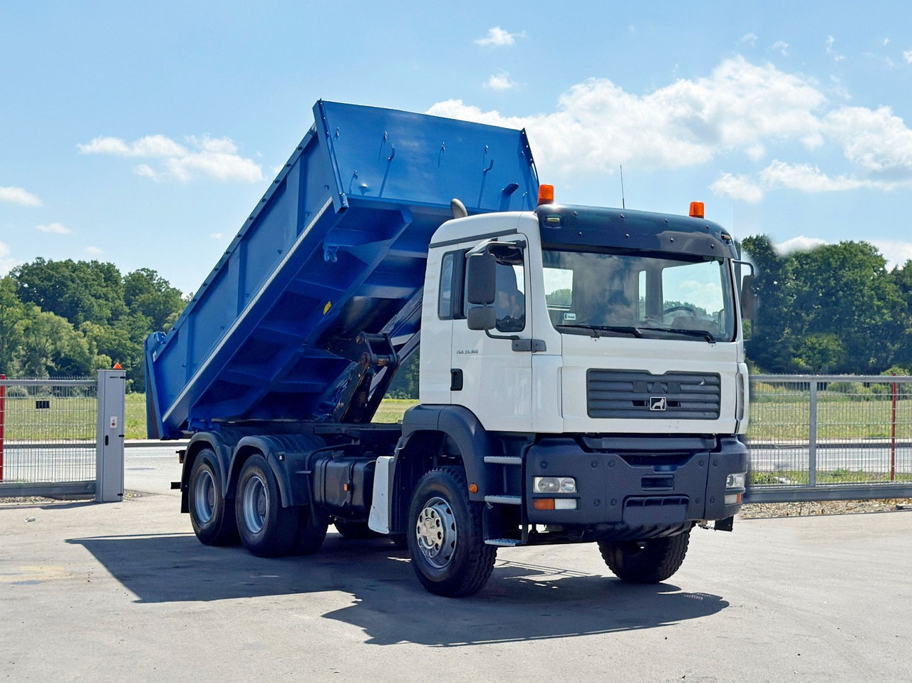 MAN TGA 33.360 * KIPPER 5,20 m + BORDMATIC / 6x4*TOP - Самоскид вантажівка, Вантажівка з маніпулятором: фото 2 MAN TGA 33.360 * KIPPER 5,20 m + BORDMATIC / 6x4*TOP - Самоскид вантажівка, Вантажівка з маніпулятором: фото 2