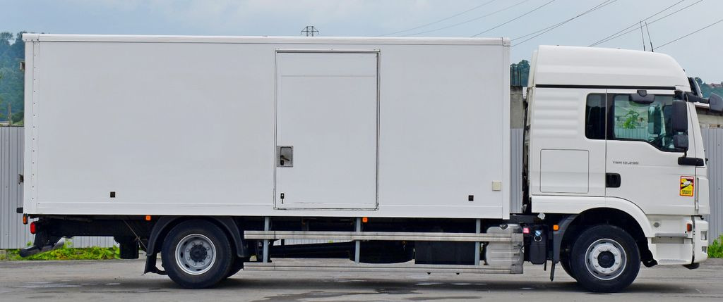 MAN TGM 12.290* KOFFER 6,00 m * TOPZUSTAND - Вантажівка з закритим кузовом: фото 3 MAN TGM 12.290* KOFFER 6,00 m * TOPZUSTAND - Вантажівка з закритим кузовом: фото 3