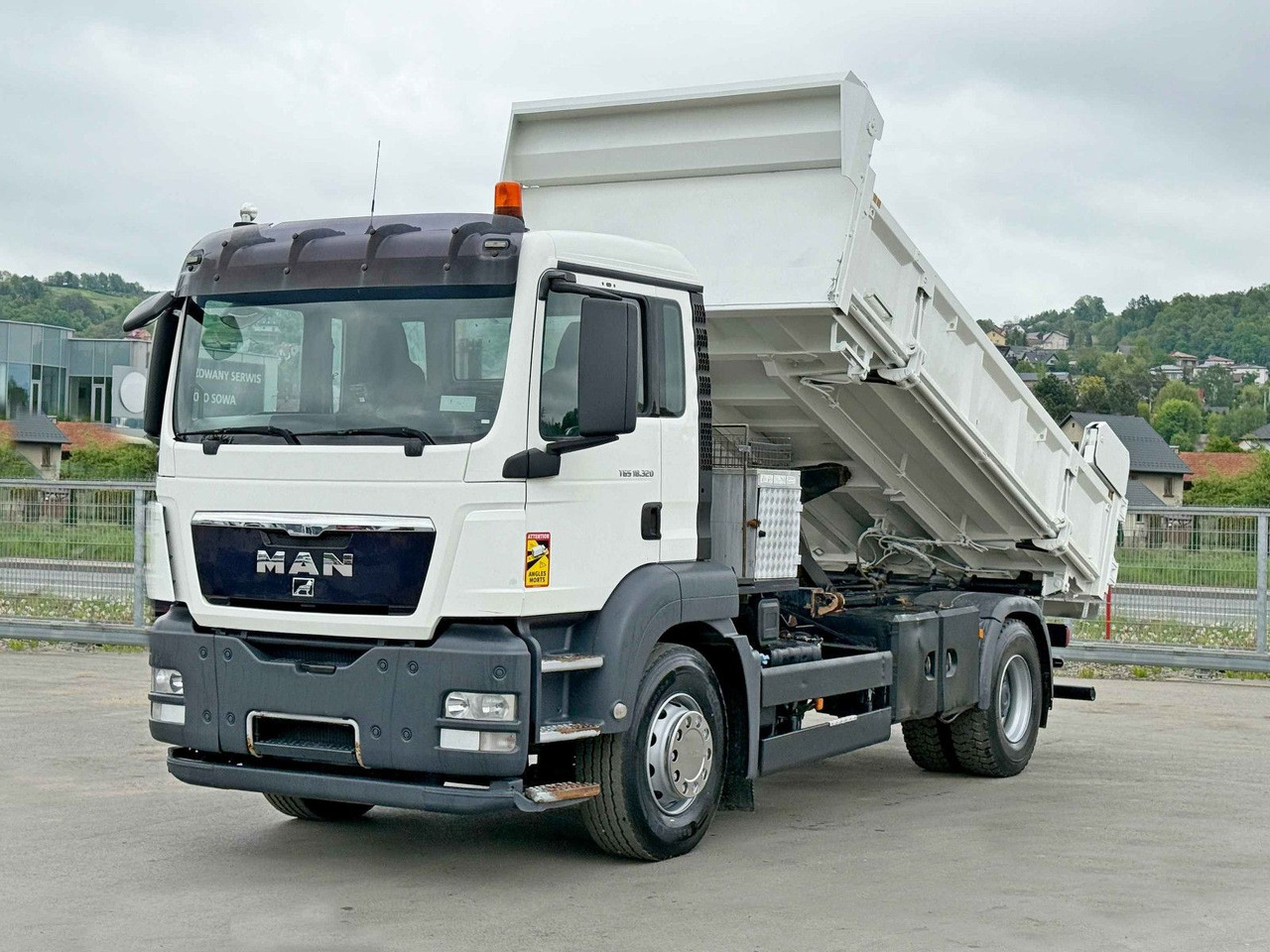MAN TGS 18.320 * KIPPER 4,95m + BORDMATIC*TOPZUSTAND - Самоскид вантажівка, Вантажівка з маніпулятором: фото 1 MAN TGS 18.320 * KIPPER 4,95m + BORDMATIC*TOPZUSTAND - Самоскид вантажівка, Вантажівка з маніпулятором: фото 1