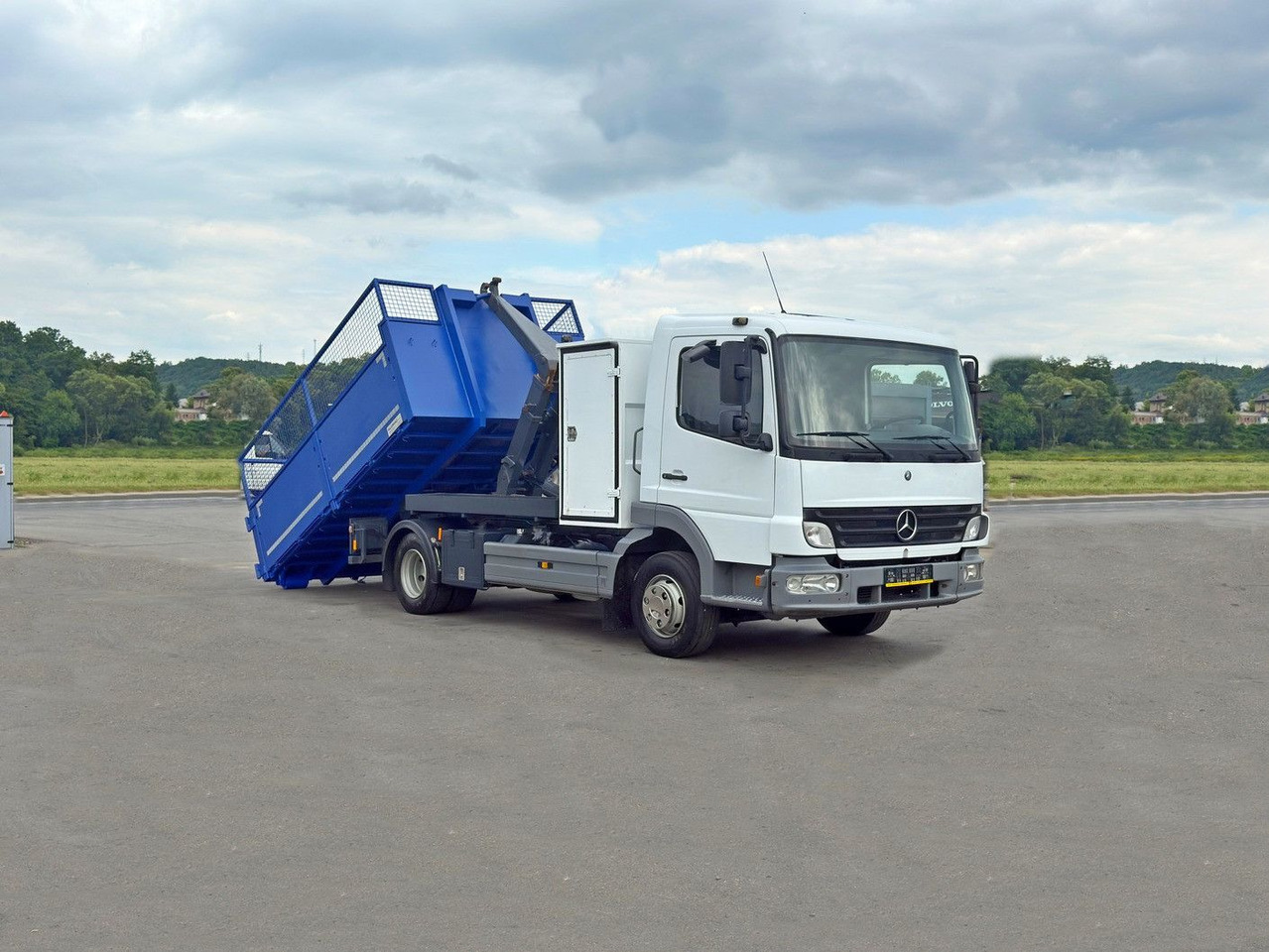 Mercedes-Benz 815 * Abrollkipper + CONTAINER 3,68 m * TOP - Гаковий мультиліфт вантажівка: фото 2 Mercedes-Benz 815 * Abrollkipper + CONTAINER 3,68 m * TOP - Гаковий мультиліфт вантажівка: фото 2