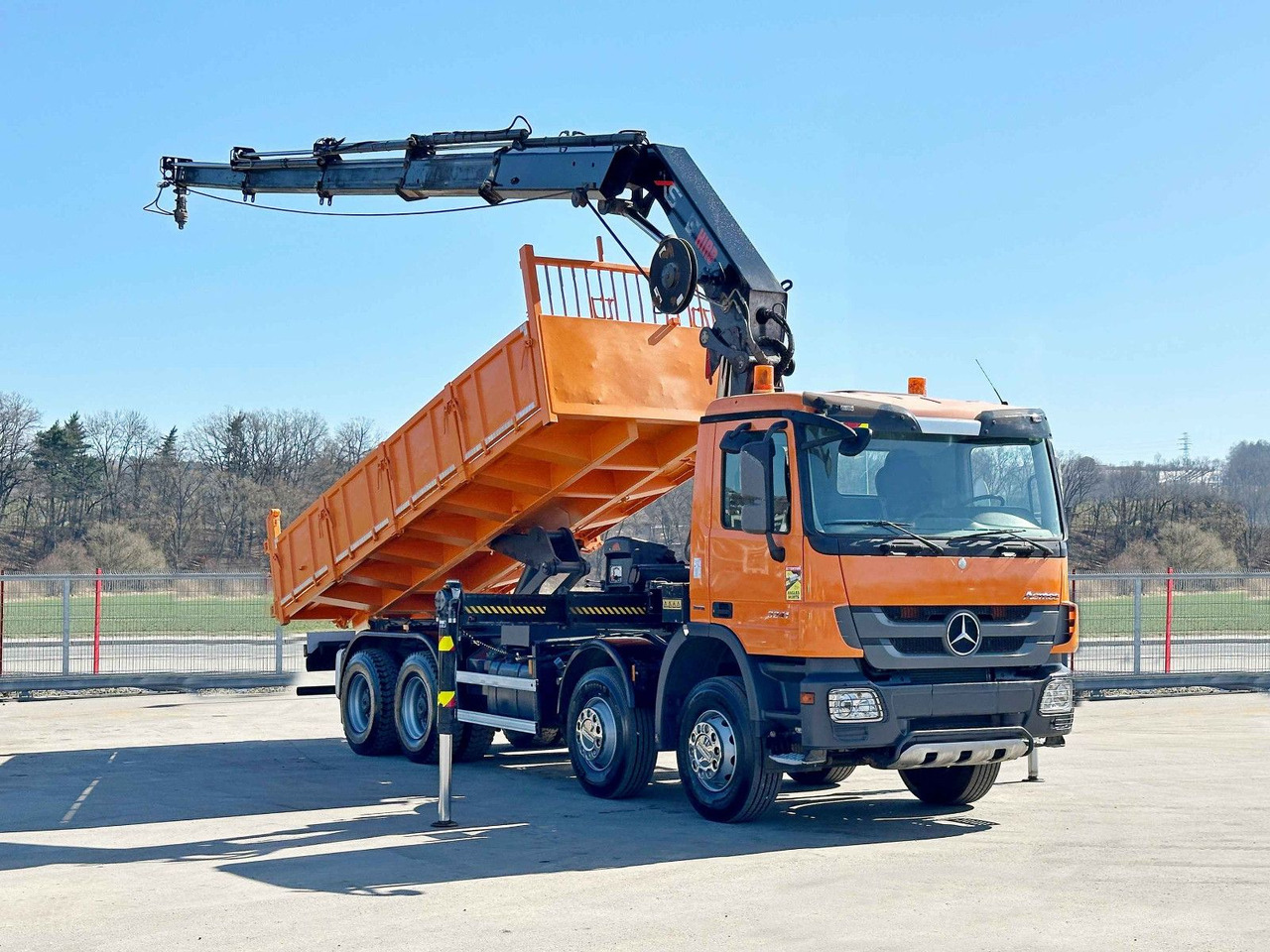 Mercedes-Benz ACTROS 3241 * HIAB 322 EP-4 HIDUO + FUNK / 8x4 - Самоскид вантажівка, Вантажівка з маніпулятором: фото 2 Mercedes-Benz ACTROS 3241 * HIAB 322 EP-4 HIDUO + FUNK / 8x4 - Самоскид вантажівка, Вантажівка з маніпулятором: фото 2