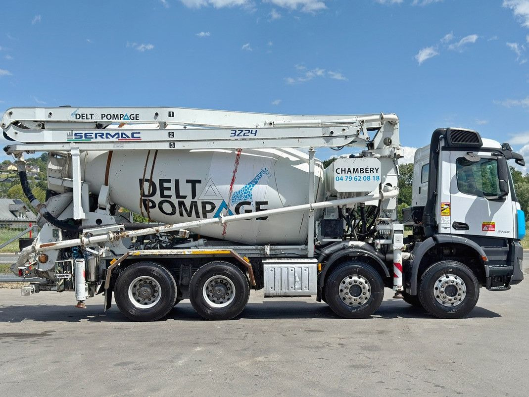 Mercedes-Benz AROCS 3743 * Betonpumpe + FUNK * 8x4 * TOP - Автобетононасос: фото 5 Mercedes-Benz AROCS 3743 * Betonpumpe + FUNK * 8x4 * TOP - Автобетононасос: фото 5