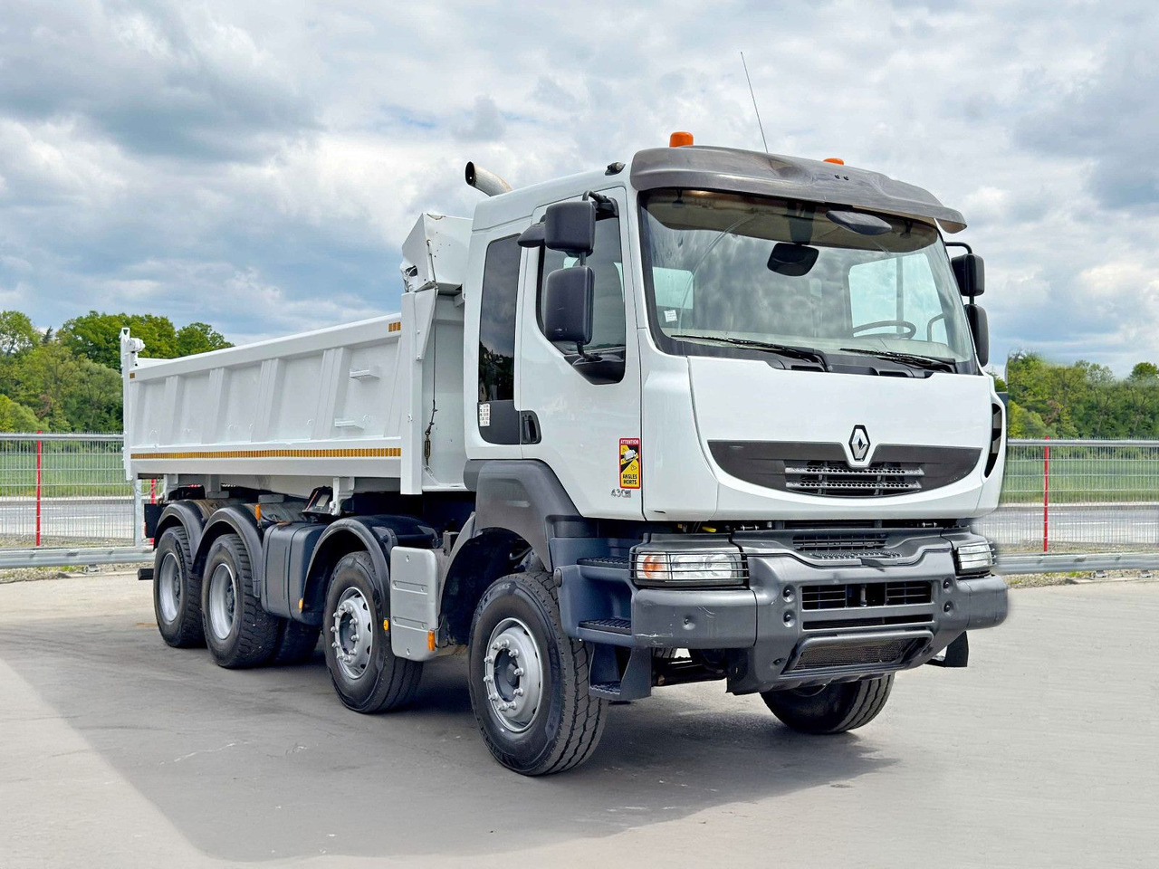 Renault KERAX 430 DXI * KIPPER 6,00 m / 8x4 * TOP - Самоскид вантажівка, Вантажівка з маніпулятором: фото 1 Renault KERAX 430 DXI * KIPPER 6,00 m / 8x4 * TOP - Самоскид вантажівка, Вантажівка з маніпулятором: фото 1