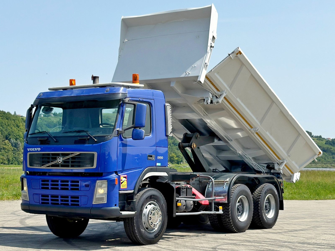 Volvo FM 380 Kipper 5,20 m + BORDMATIC / 6x4 - Самоскид вантажівка, Вантажівка з маніпулятором: фото 3 Volvo FM 380 Kipper 5,20 m + BORDMATIC / 6x4 - Самоскид вантажівка, Вантажівка з маніпулятором: фото 3