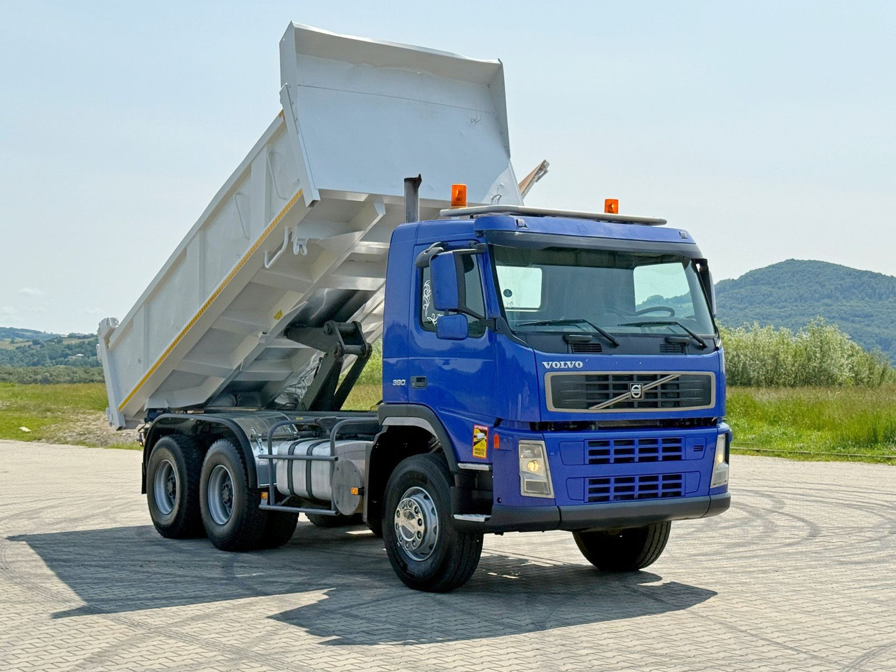 Volvo FM 380 Kipper 5,20 m + BORDMATIC / 6x4 - Самоскид вантажівка, Вантажівка з маніпулятором: фото 1 Volvo FM 380 Kipper 5,20 m + BORDMATIC / 6x4 - Самоскид вантажівка, Вантажівка з маніпулятором: фото 1