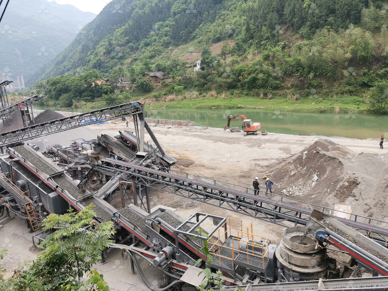 LIMING NK series mobile crusher - Мобільна дробарка: фото 2 LIMING NK series mobile crusher - Мобільна дробарка: фото 2